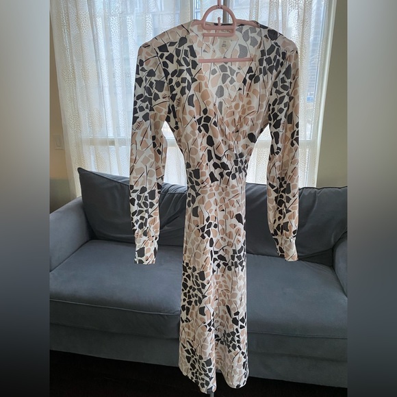 Richard Allan x H&M crêped wrap front dress - Picture 9 of 9